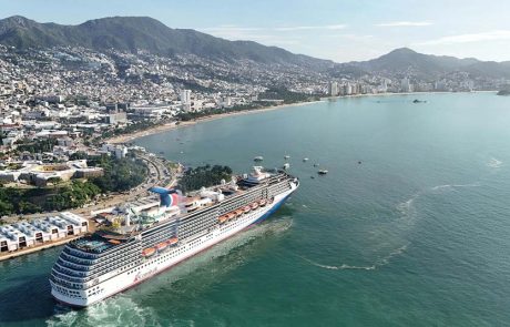 Carnival Legend: עגינה מפתיעה באקפולקו אחרי יותר מ־15 שנה