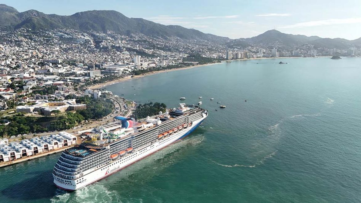 Carnival Legend מגיעה לאקפולקו. צילום קרניבל Carnival Legend: עגינה מפתיעה באקפולקו אחרי יותר מ־15 שנה