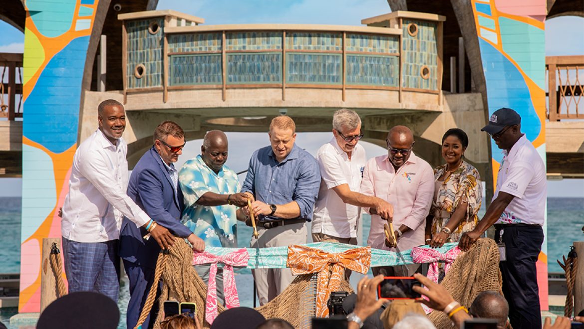רויאל קריביאן חונכת את מועדון החוף המלכותי הראשון באיי בהאמה