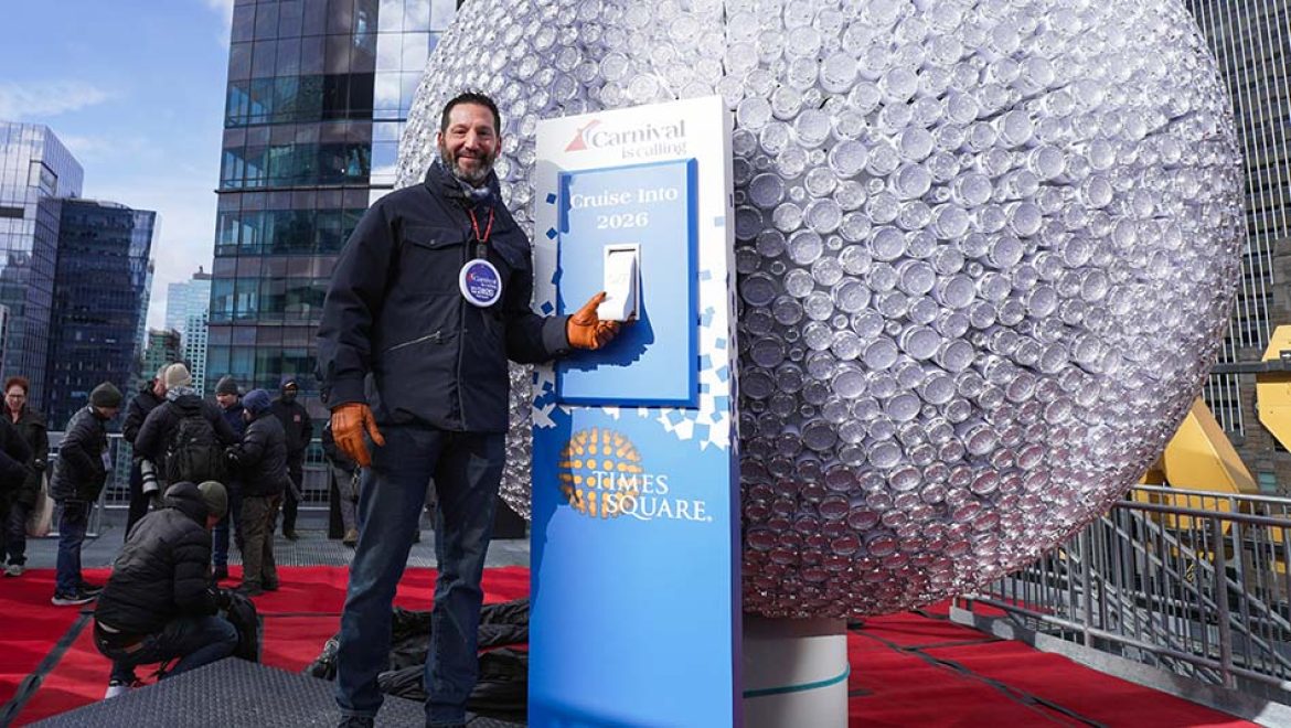 קרניבל קרוז ליין מדליקה את השנה החדשה בטיימס סקוור