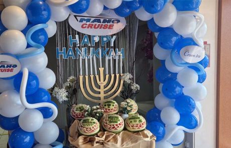 חנוכה בקראון איריס: הדלקת נרות, מופעים וארוחות חג בסיפון