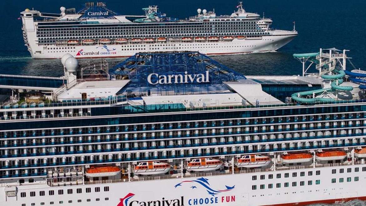 Carnival Adventure  ו-Carnival Encounter באוסטרליה. צילום קרניבל קרניבל מציינת שיא אזורי עם חמש נמלי בית באוסטרליה וניו זילנד