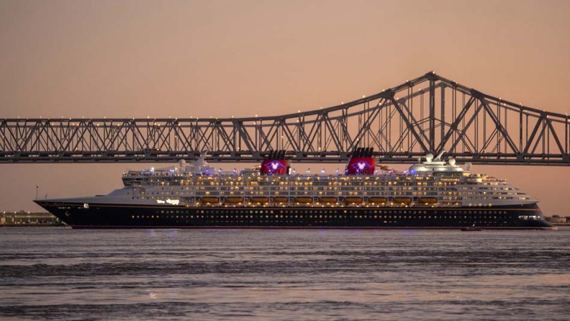 גבר בן 73 נעדר לאחר שנפל מספינת שייט במהלך הפלגה לאוקלנד