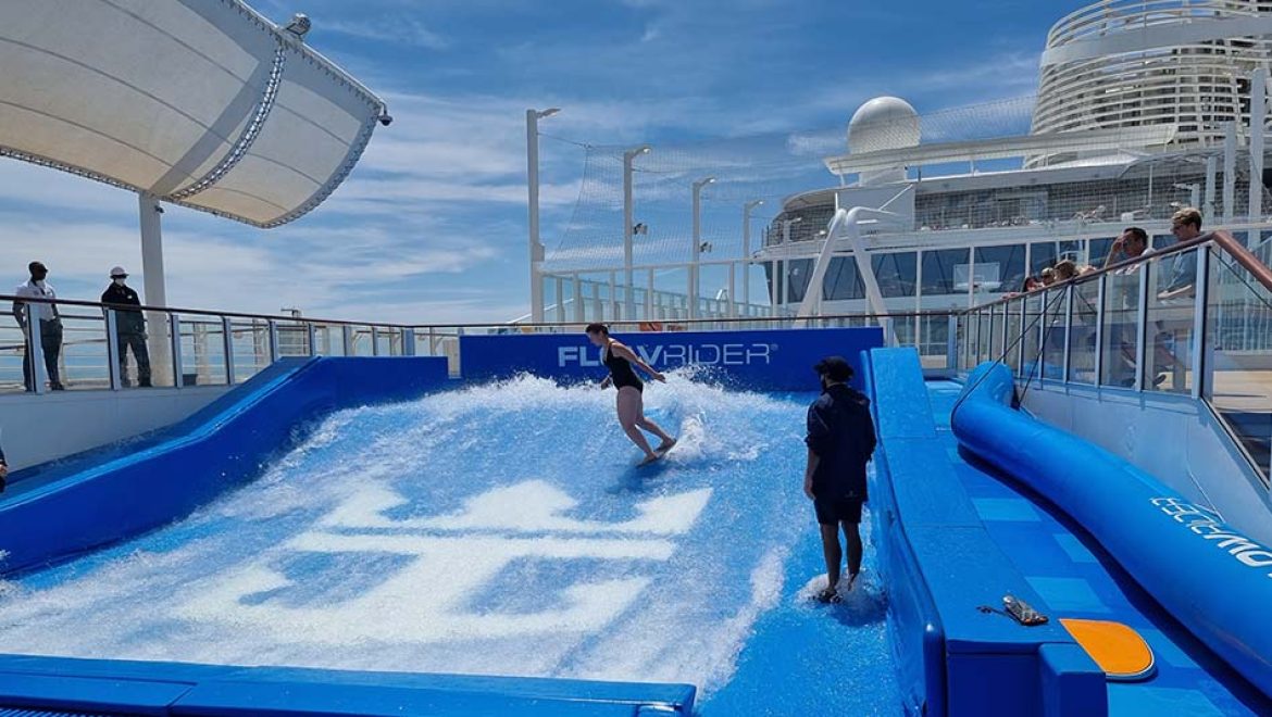 וונדר אוף דה סיז: FlowRider. צילום עוזי בכר רויאל שוברת את הכללים – נוסעי סולו ייהנו ממחיר מופחת ב-16 אוניות