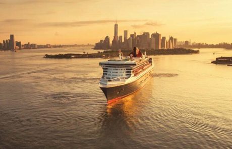 הספירה לאחור: Queen Mary 2 במרכז חגיגות העצמאות בניו יורק
