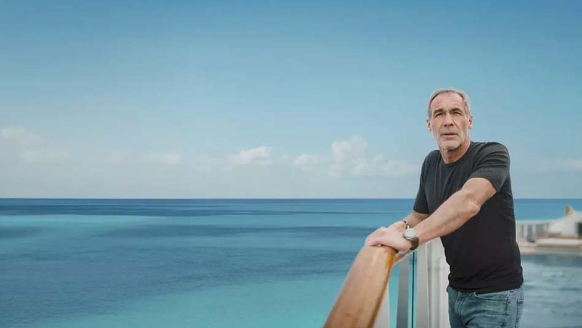 החוקר מייק הורן בסיפונה של  EXPLORA II. צילום Explora Journeys Explora Journeys: מסע יוקרתי בקריביים לצד החוקר מייק הורן