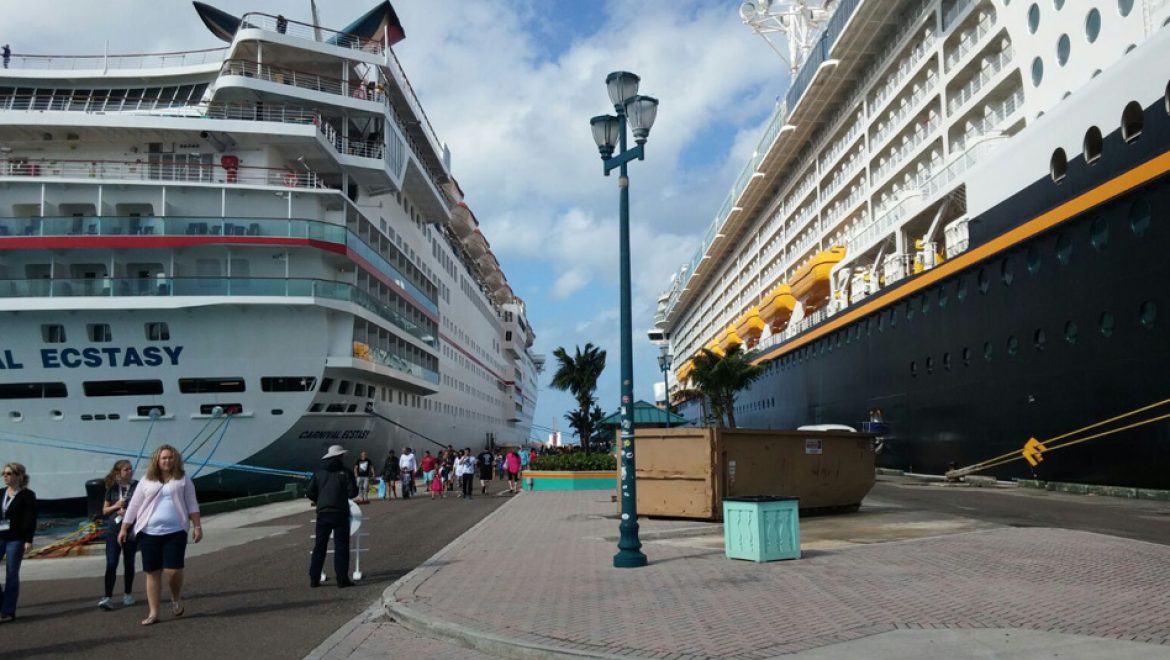 דרמה ברציף: ילד נפל למים – אמו קפצה אחריו וחולצה יחד עמו