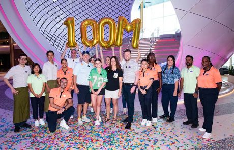 רויאל קריביאן חוגגת רגע היסטורי: 100 מיליון אורחים בסיפון