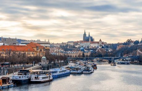 לראות את פראג זורמת: חוויית השייט על נהר הוולטבה