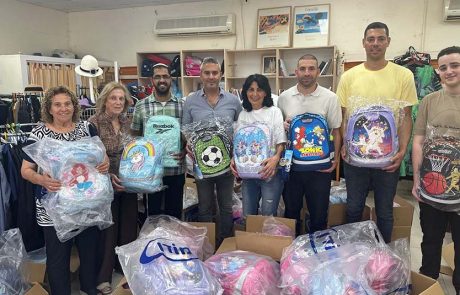 “תיק לכל ילד”: עובדי נמל חיפה תרמו ילקוטים לתלמידי טירת כרמל