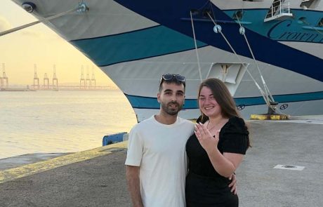 הצעת נישואין בלב הים: עידן כרע ברך בסיפונה של “קראון איריס”